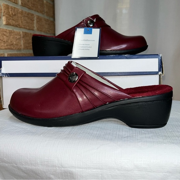 Croft & Barrow red faux leather slide-on clogs NEW - 7.5 - Picture 3 of 11